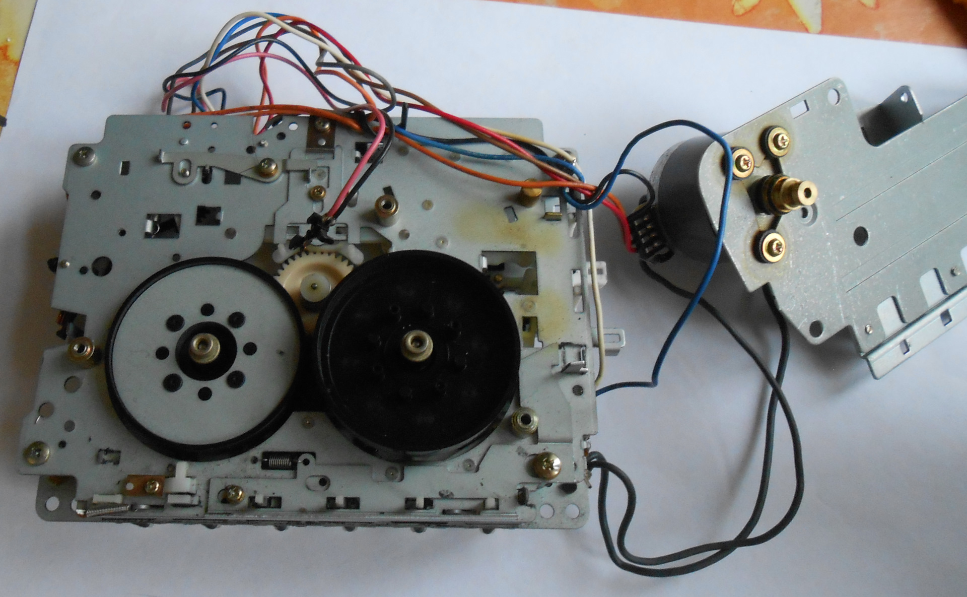 Механизмы магнитофонов. Электродвигатель jln414z8 от кассетного видеомагнитофона. Переделка кассетного магнитофона tl833. Моторчик кассетного магнитофона dc9. Магнитофон Вега шаговый мотор.
