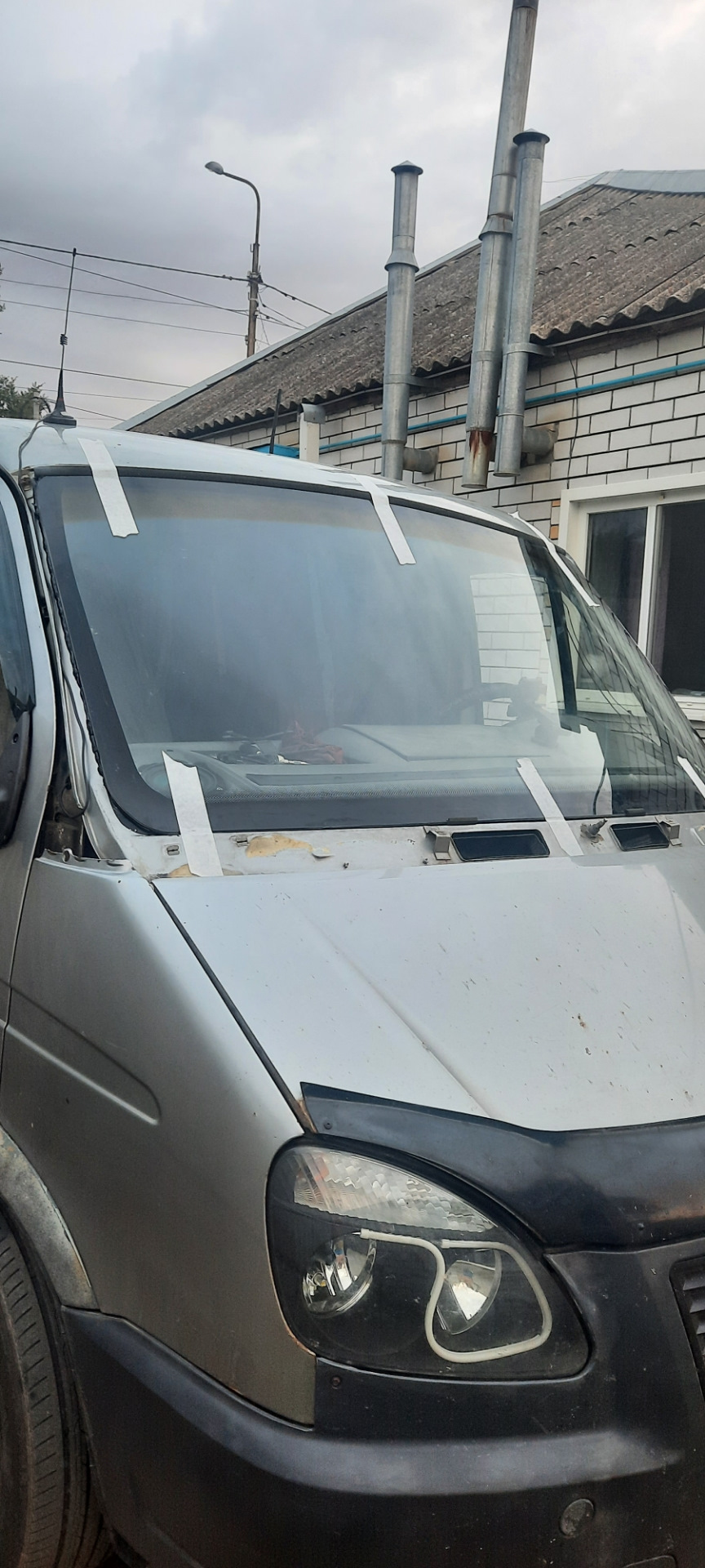 Замена лобового стекла — ГАЗ Соболь, 2,1 л, 2006 года | своими руками ...