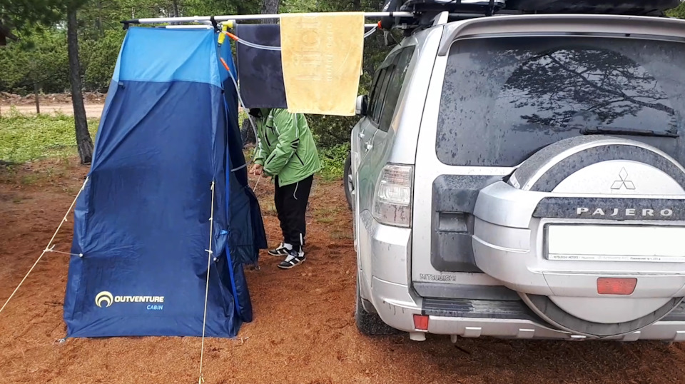 Воду для душа набрали в колонке, добавили кипятка из термоса. — Mitsubishi Pajero (4G)