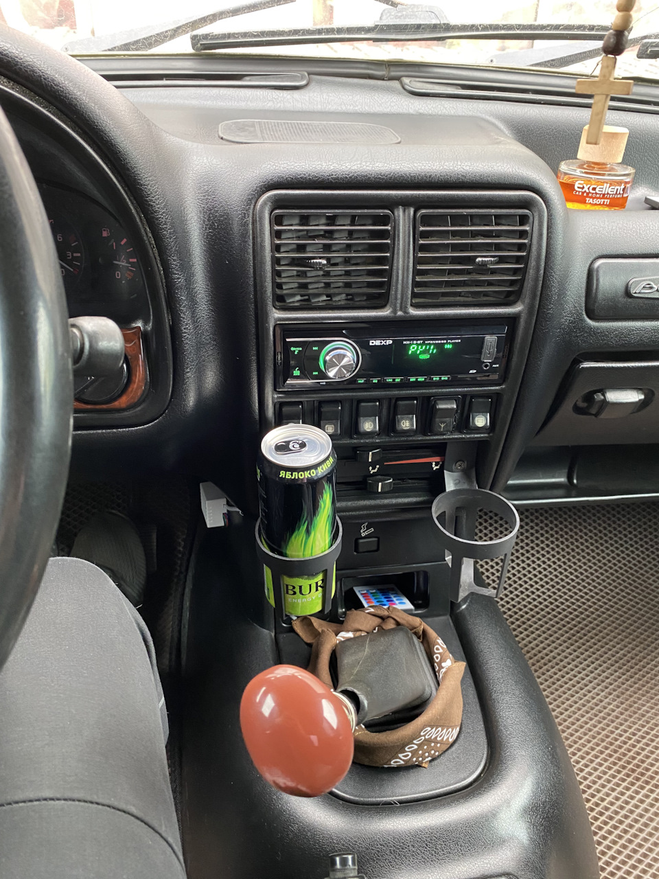 Подстаканники в Волгу — ГАЗ 3102, 2,5 л, 2004 года | тюнинг | DRIVE2