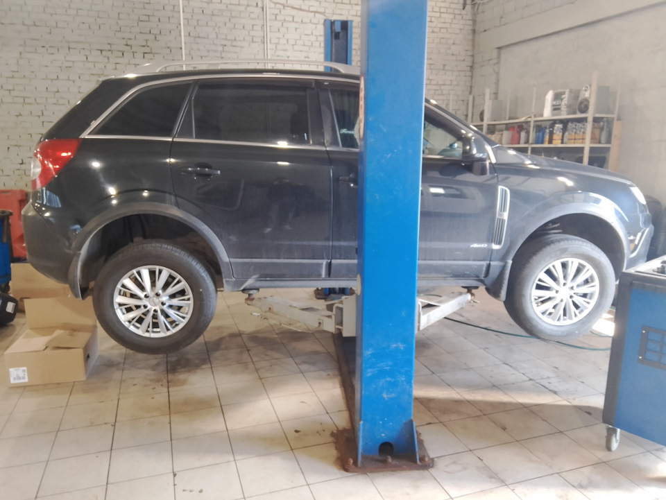 Заезжаем на подьемник . — Opel Antara