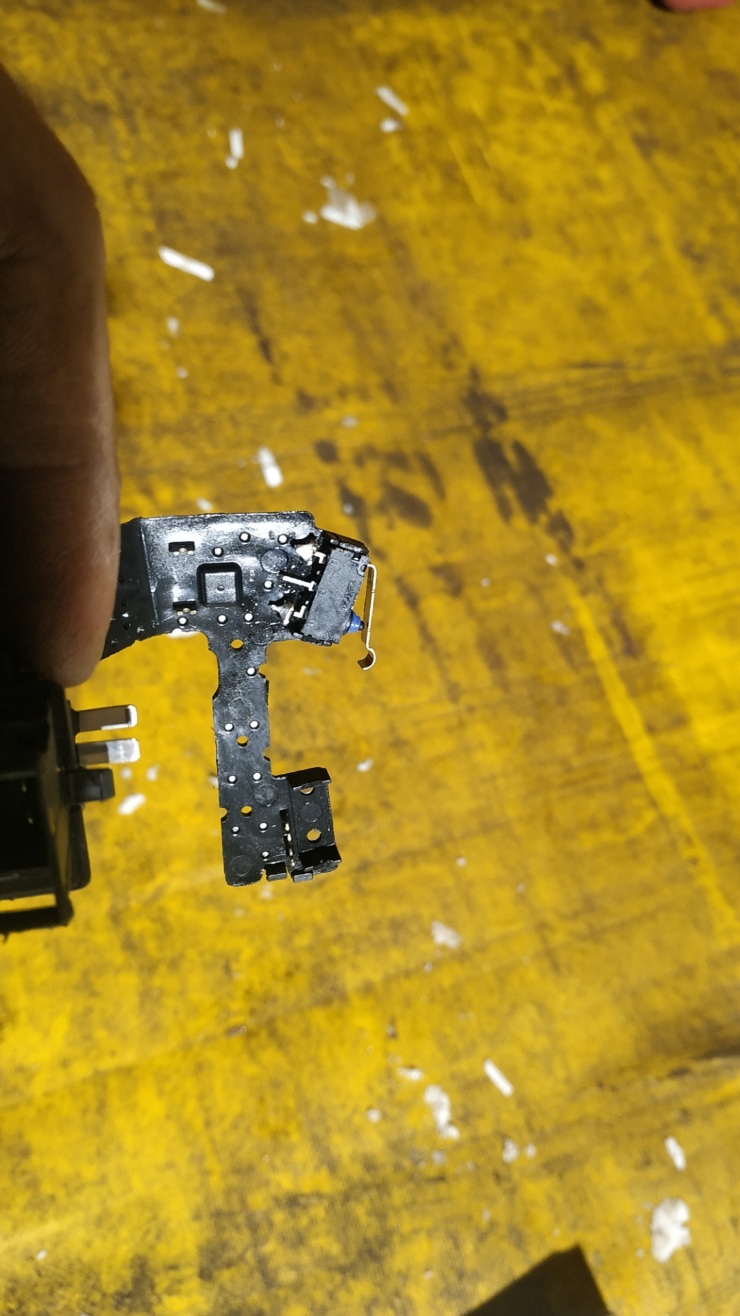 Ремонт концевика багажника — Skoda Octavia A7 Mk3, 1,4 л, 2014 года ...