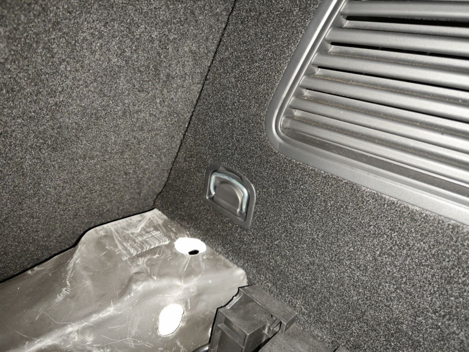 Крепеж обивки — Voyah Free