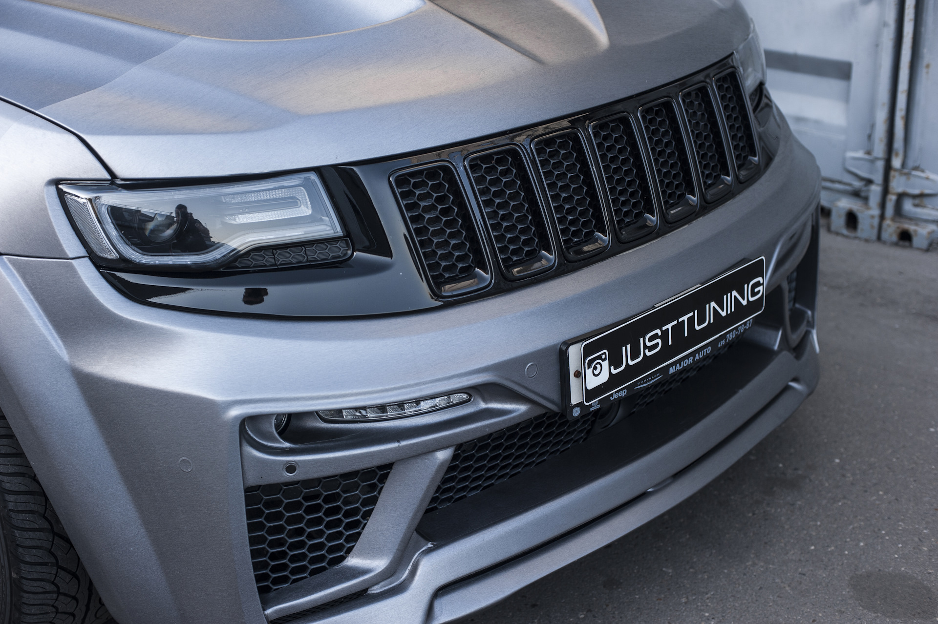 Grand Cherokee srt8 карбоновые накладки