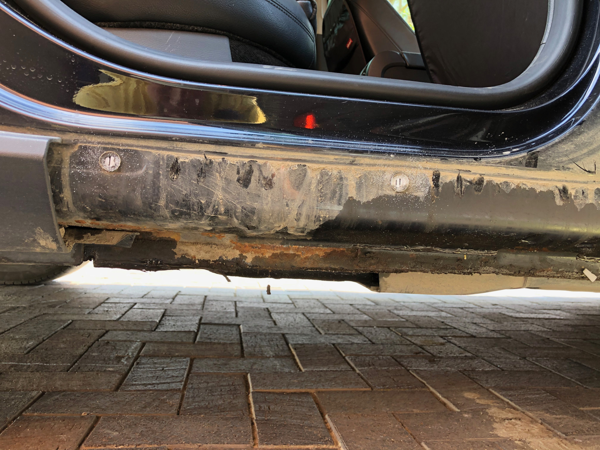 Как снять порог пассат сс Замена накладки правого порога - Volkswagen Passat B6, 1,8 л, 2008 года своими р