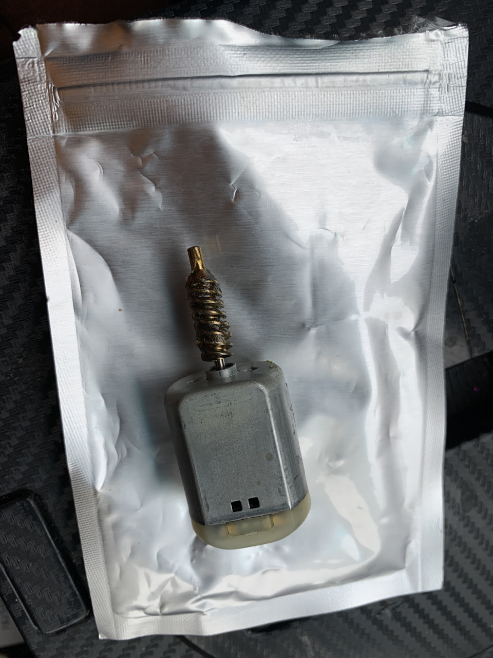 Замена моторчика центрального замка — Infiniti FX (1G), 4,5 л, 2003 ...