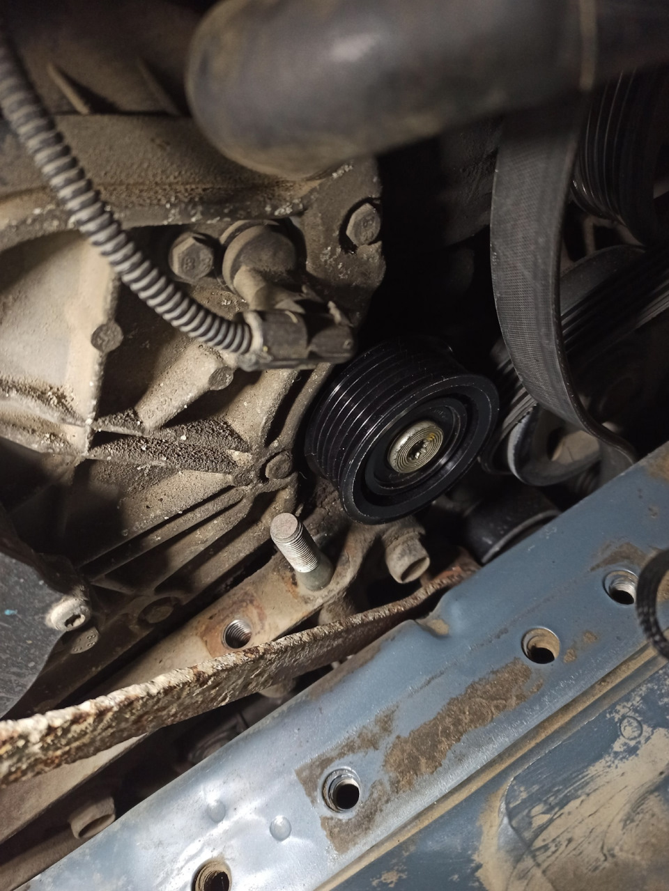 Замена масла, замена обводного ролика — SsangYong Actyon (2G), 2 л ...