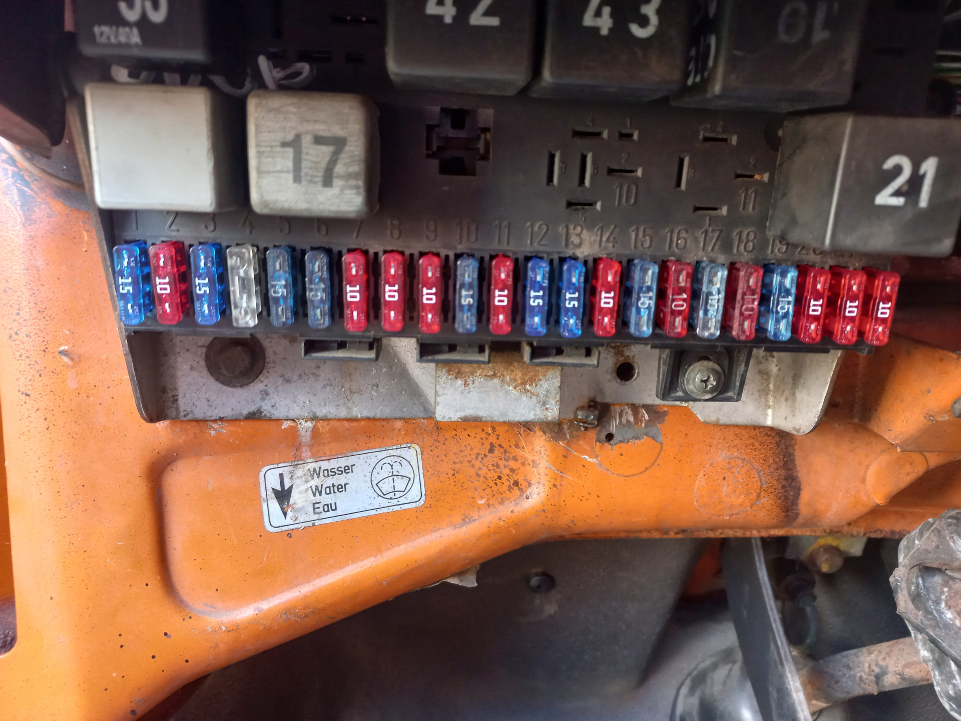 Замена предохранителей — Volkswagen Transporter T3, 1,6 л, 1982 года ...