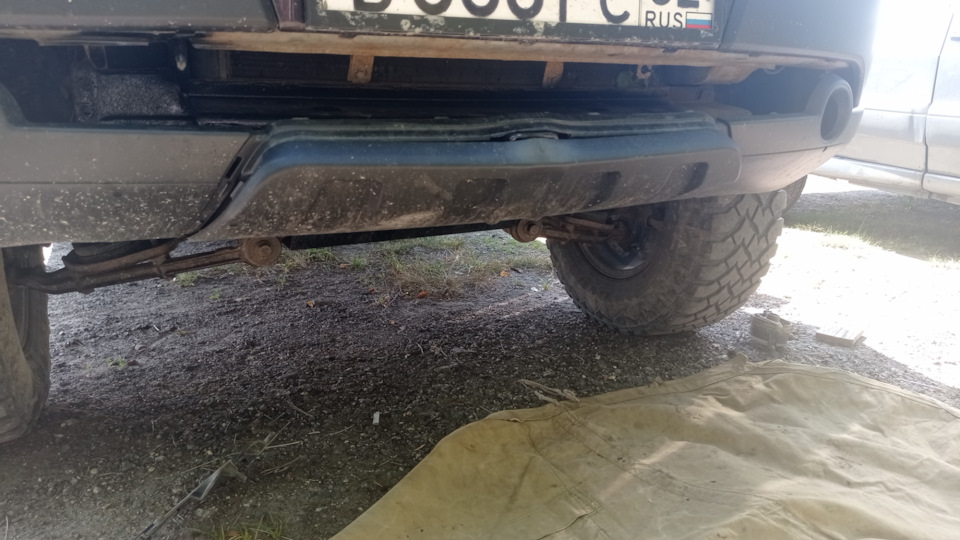 Замена нижней решетки бампера бертоне — Chevrolet Niva, 1,7 л, 2013 ...