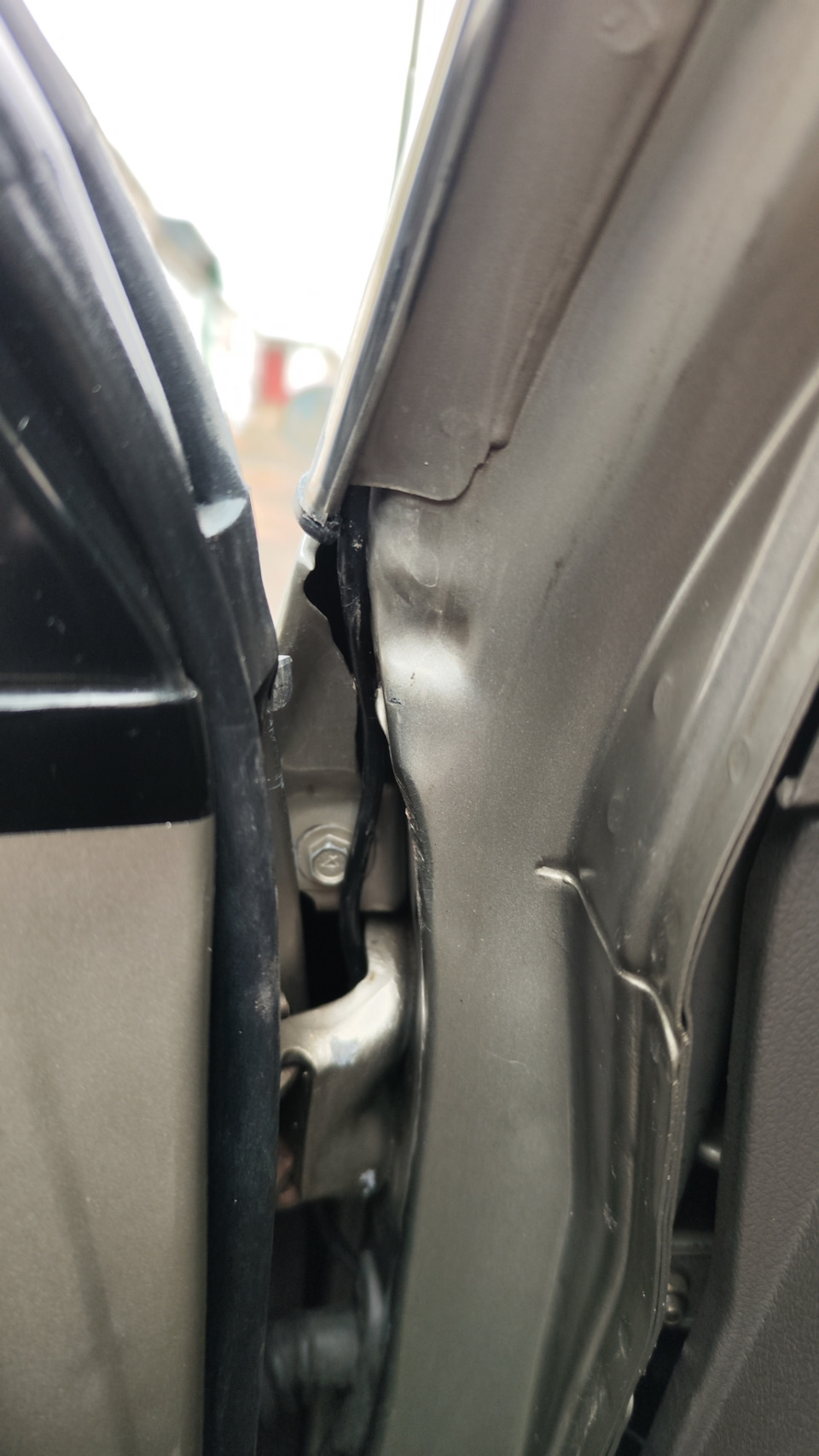 Прокладка антенного кабеля — Mitsubishi Pajero (2G), 2,8 л, 1996 года ...