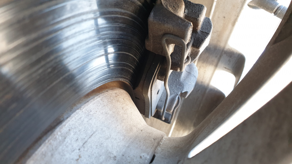 Задние тормозные диски, износ и борозды — Skoda Kodiaq, 2 л, 2020 года ...