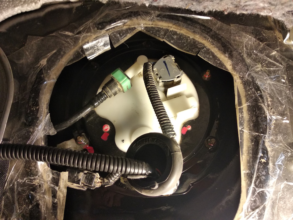 Замена топливного фильтра. - Mitsubishi Outlander XL, 2 л, 2012 года плановое ТО