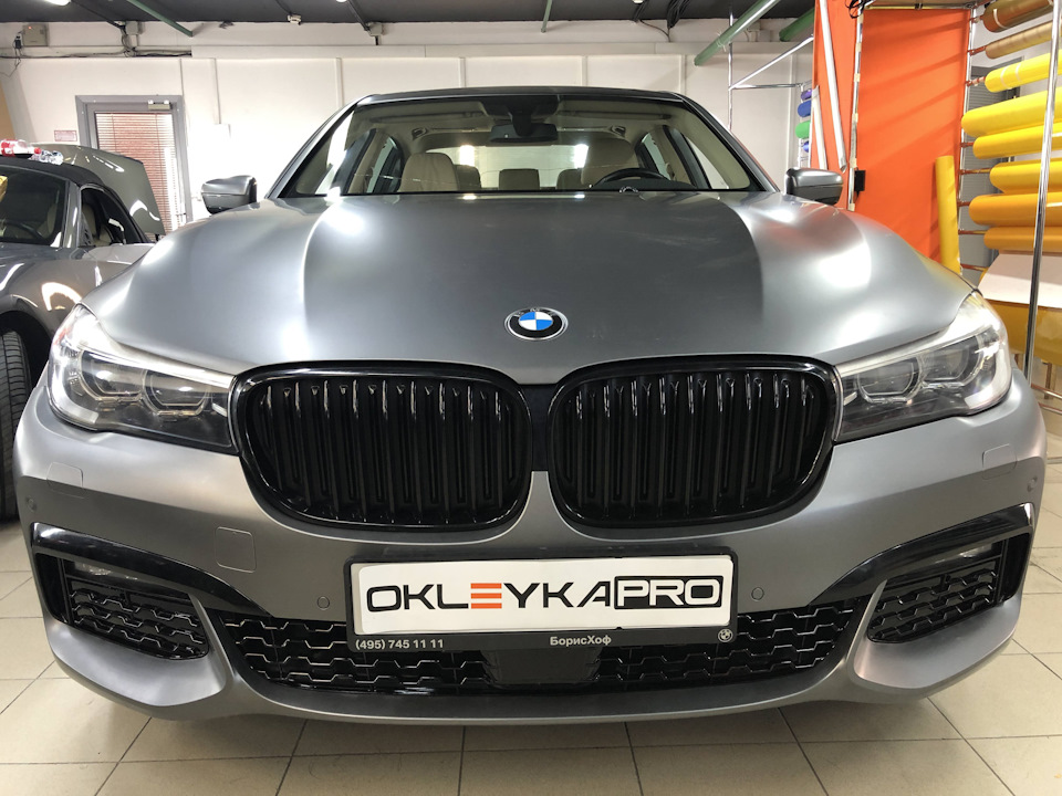 BMW 7 G 12 серая матовая