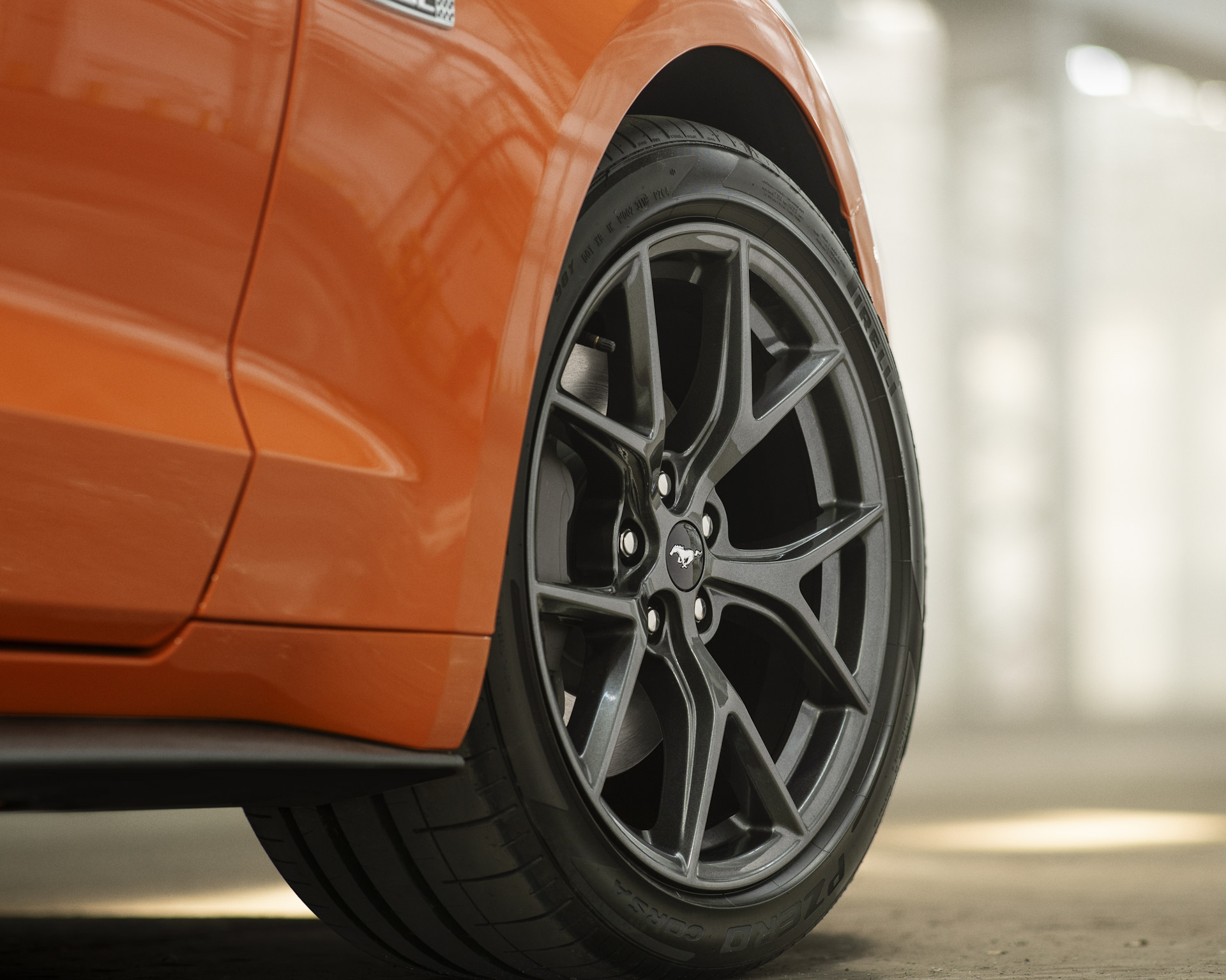 Performance package. Mustang performance package. mustang 2.3 ecoboost задние шины размер. high performance.