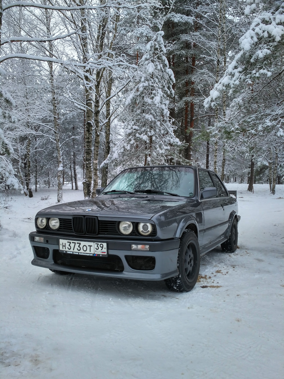 Зимой в лесу — BMW 3 series (E30), 2,3 л, 1988 года | фотография | DRIVE2