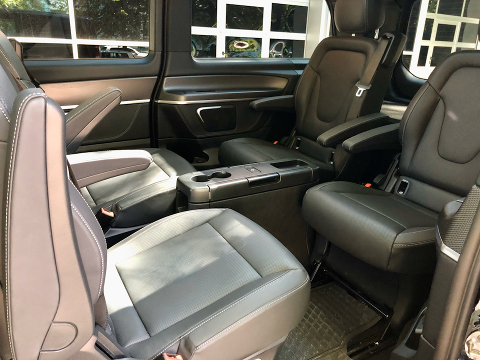 Автомобиль mercedes benz v250d