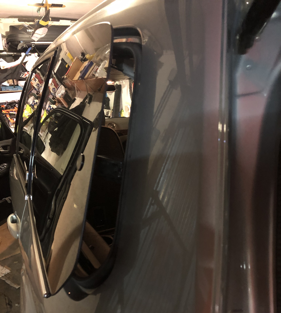 Вот так открываются ручные окошки — Ford Galaxy (Mk III)