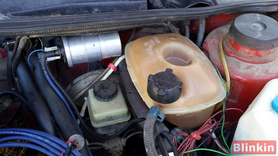Замена расширительного бачка — Volkswagen Golf Mk2, 1,3 л, 1985 года ...