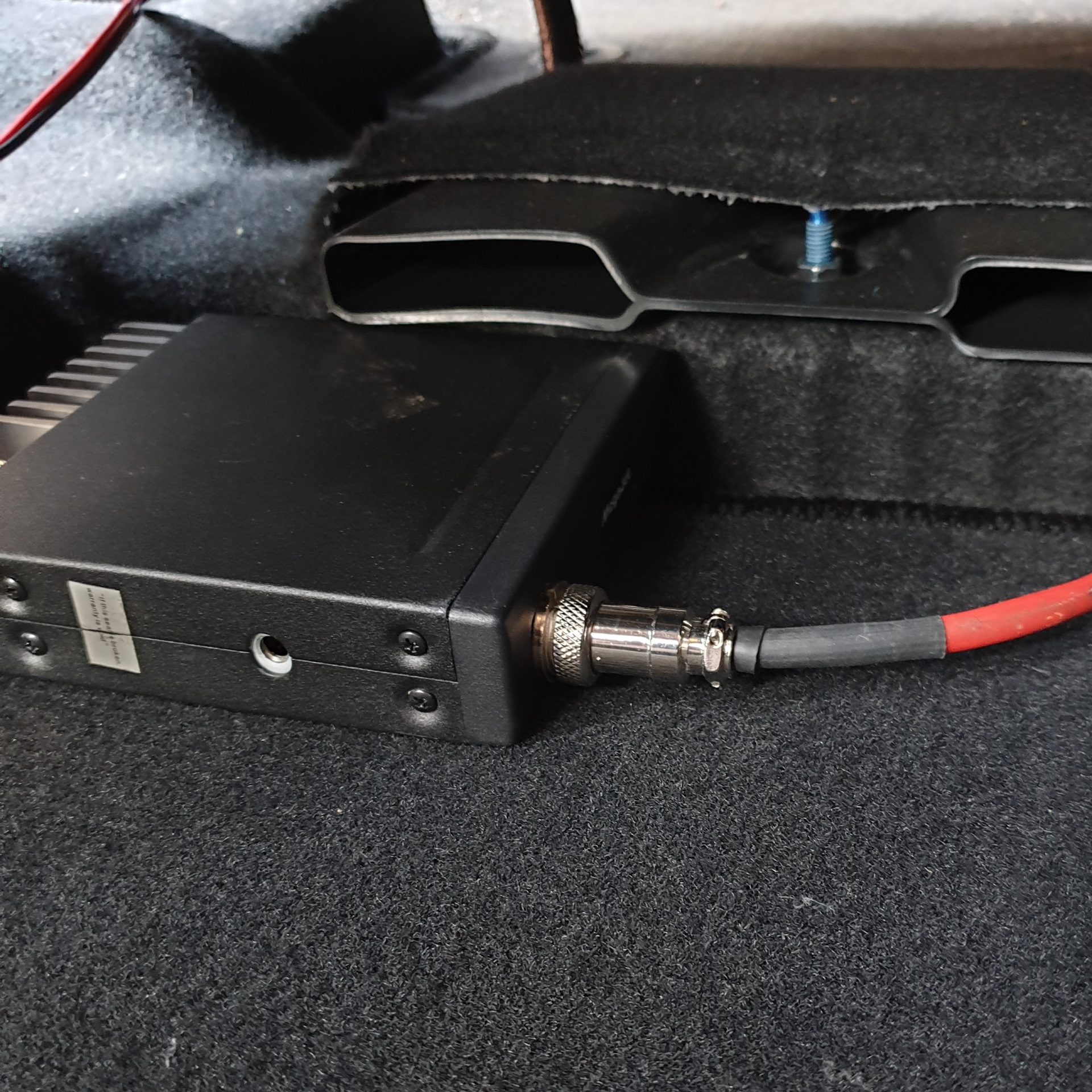 Радиостанция автомобильная через преобразователь. Подключение рации. Yaesu си би рация. Подключение рации. Подключение рации в автомобиле 12 вольт схема.