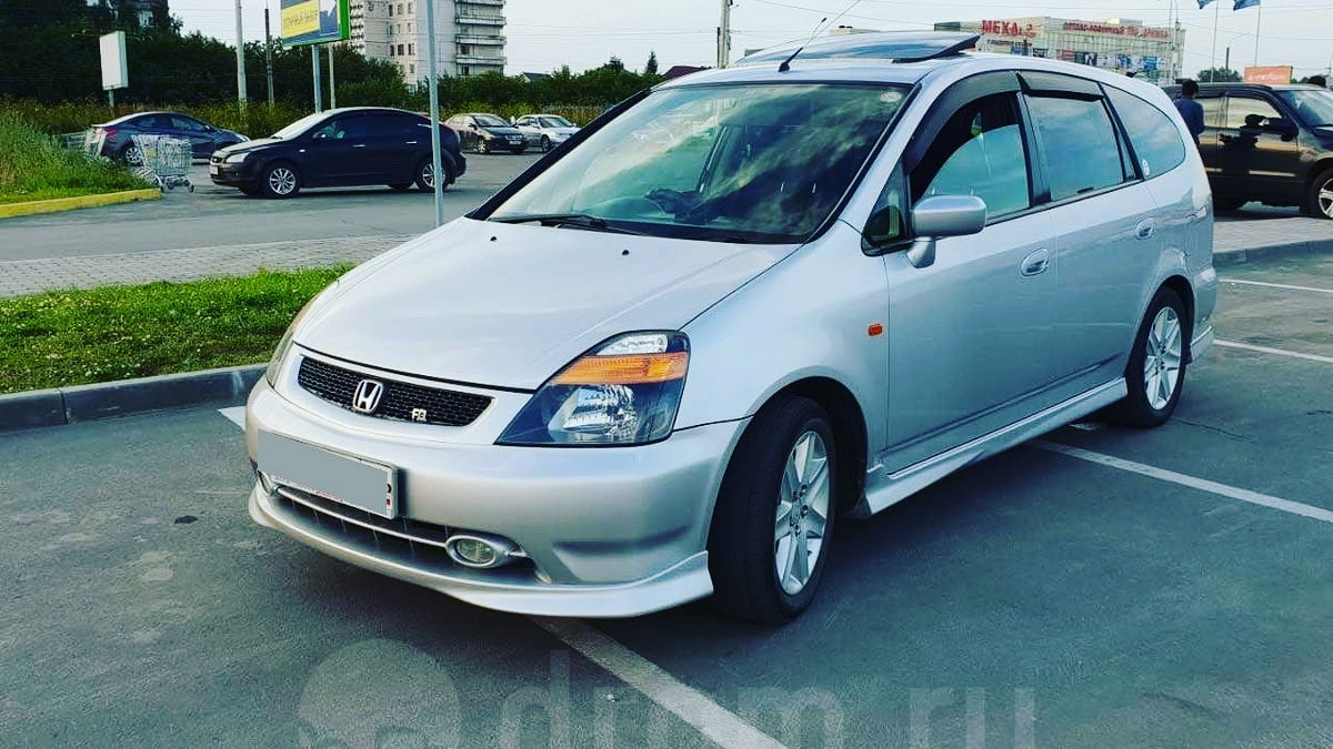 Хонда стрим в красноярске. Хонда стрим rn1. Honda Stream rn1 обвес. Диски на Honda Stream rn1. Modulo Honda Stream rn1.