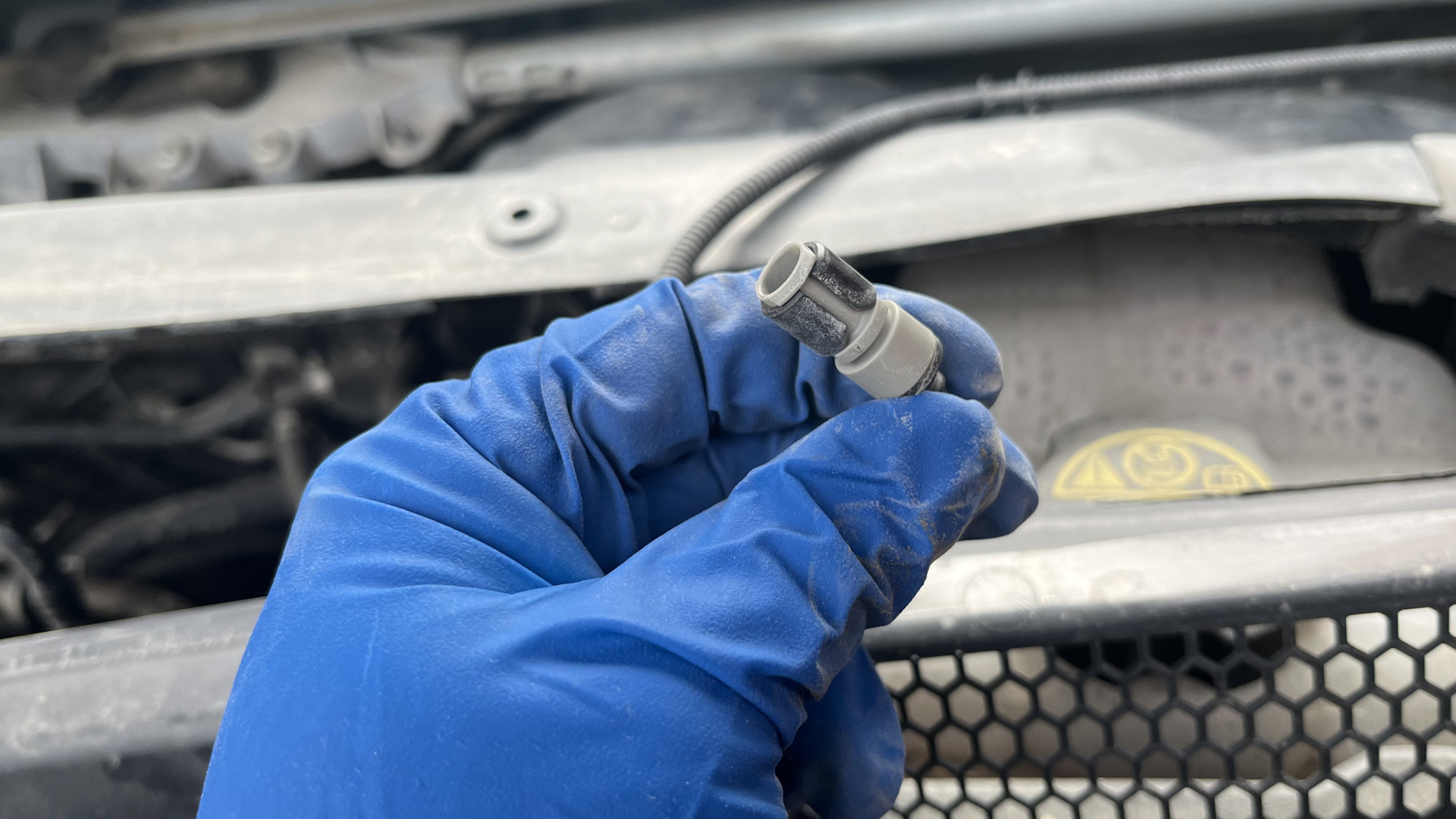 Замена форсунок омывателя и BOSCH AEROTWIN — Opel Astra J GTC, 1,4 л ...