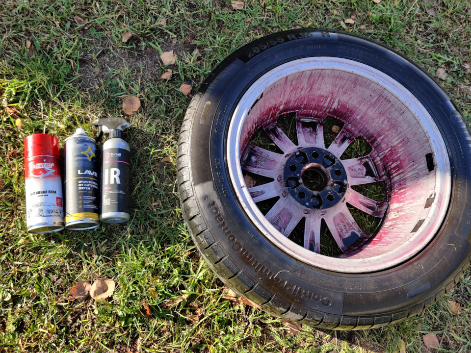В ход пошла активная пена. После удалитель битумных пятен. А так же средство для очистки литых дисков от металлических вкраплений и тормозной пыли. — Volkswagen Passat B7