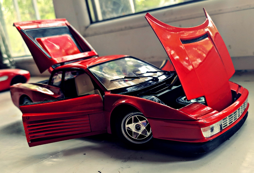 bburago ferrari testarossa 1984