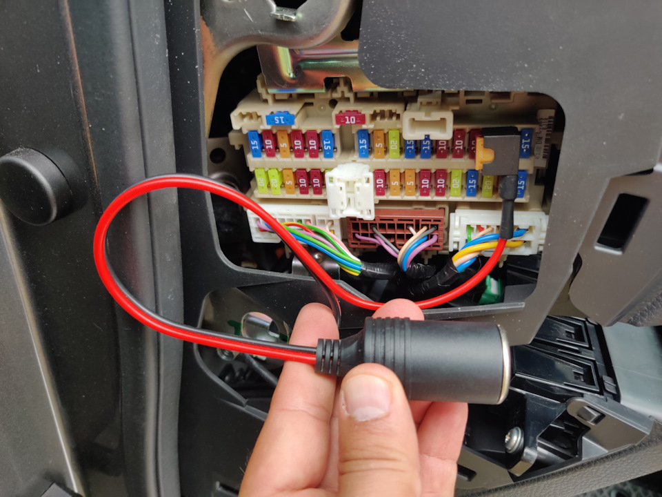 Подключение регистратора к блоку предохранителей. — Nissan X-Trail III ...