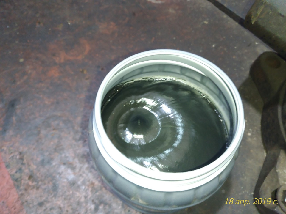 самая лучшая смазка — графитовая — Mitsubishi Pajero (4G)