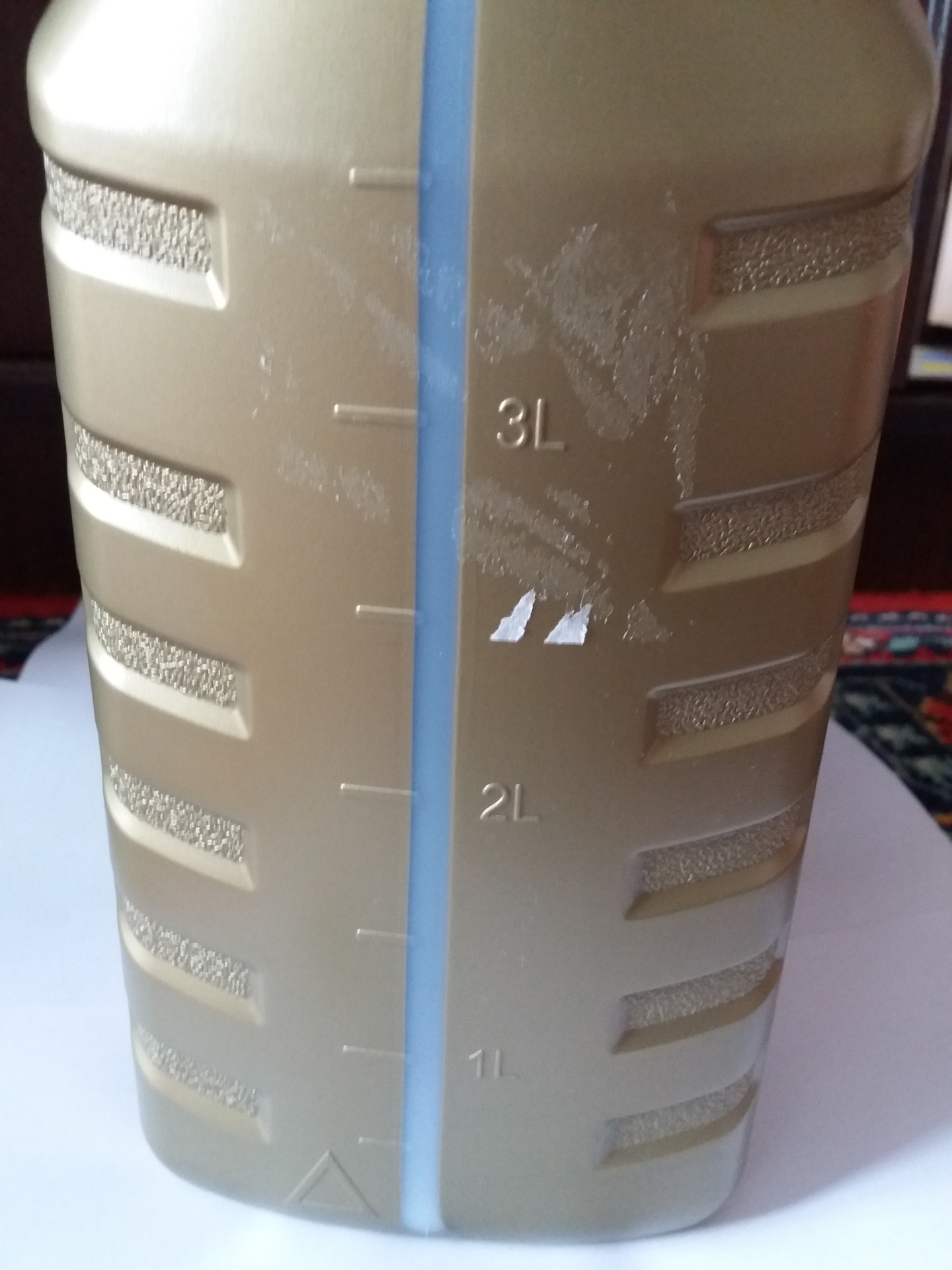 5 литровая канистра масла. ZIC мерная шкала на канистре. Мерная полоса на канистре. Шкала на канистре ZIC. Мерные шкалы на литровой канистре масла.