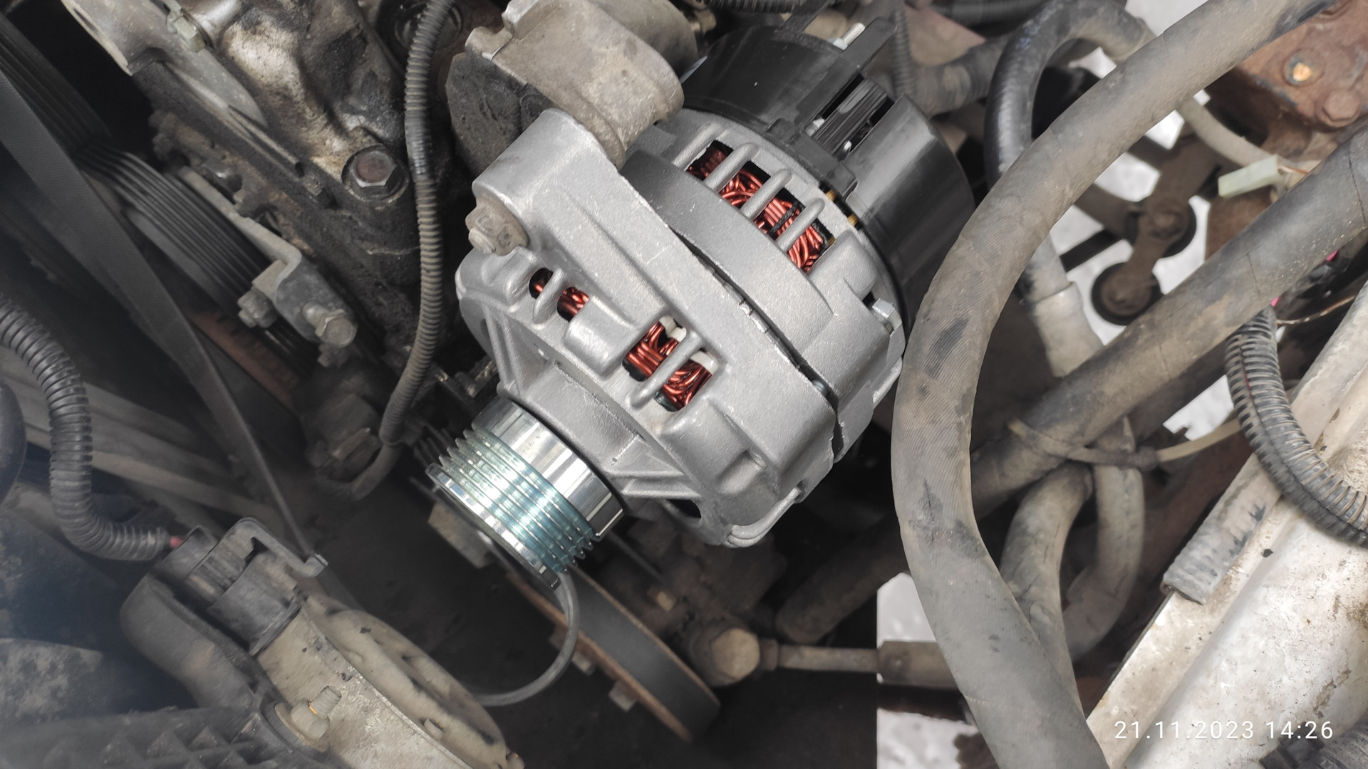 Замена генератора Шевроле Нива. — Chevrolet Niva (1G), 1,7 л, 2013 года ...