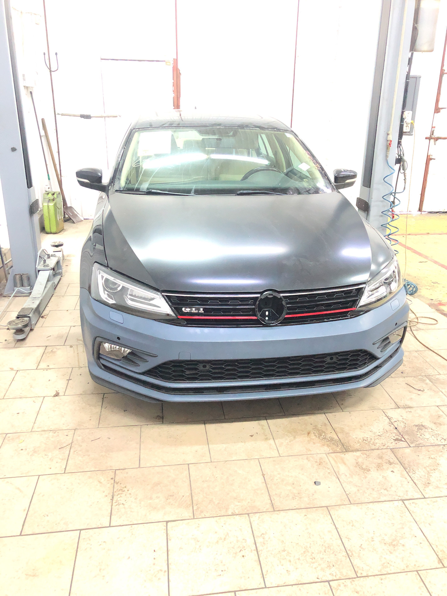 Джетта 6 gli. Джетта 6 рестайлинг. Бампер джетта 6 рестайлинг. Бампер передний джетта 6. Спойлер переднего бампера джетта 6.