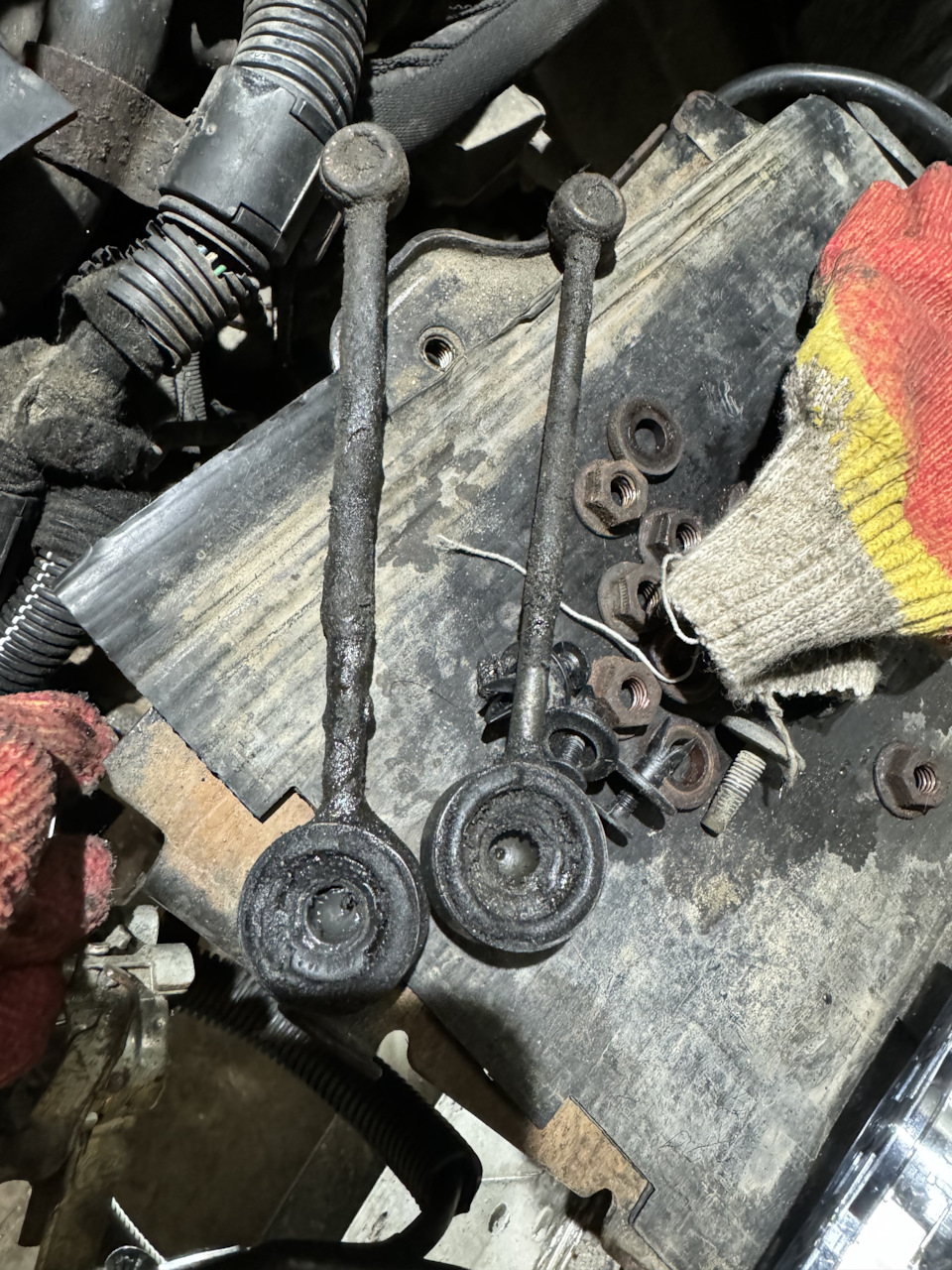 Замена тяг кулисы КПП — Peugeot 206, 1,6 л, 2007 года | плановое ТО ...