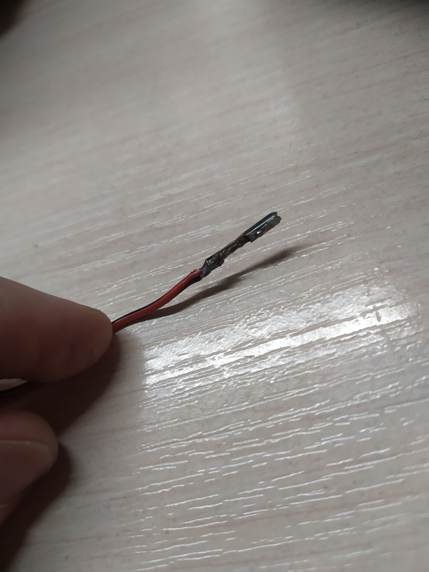 Контакты клеммы для припайки. Для проводов клеммы паять. Клемма сварочного провода под обжим. Клеммы на силовой провод кг 25. Пайка резисторов на провод.