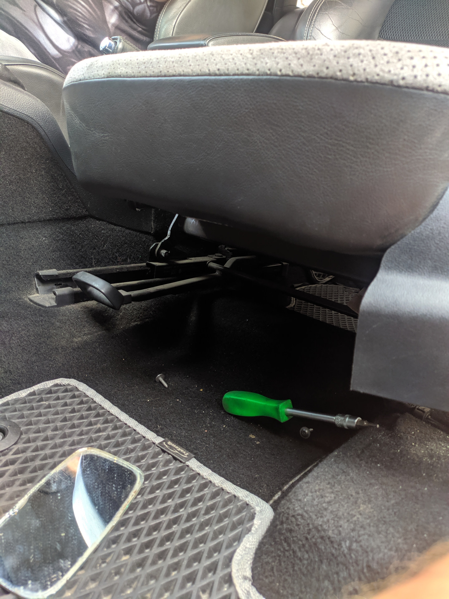 ящик под сиденье паджеро 2. ящик передней консоли рено сценик 3. бардачок под сиденьем. бардачок под сиденьем. Suzuki grand vitara ящик под сиденье.