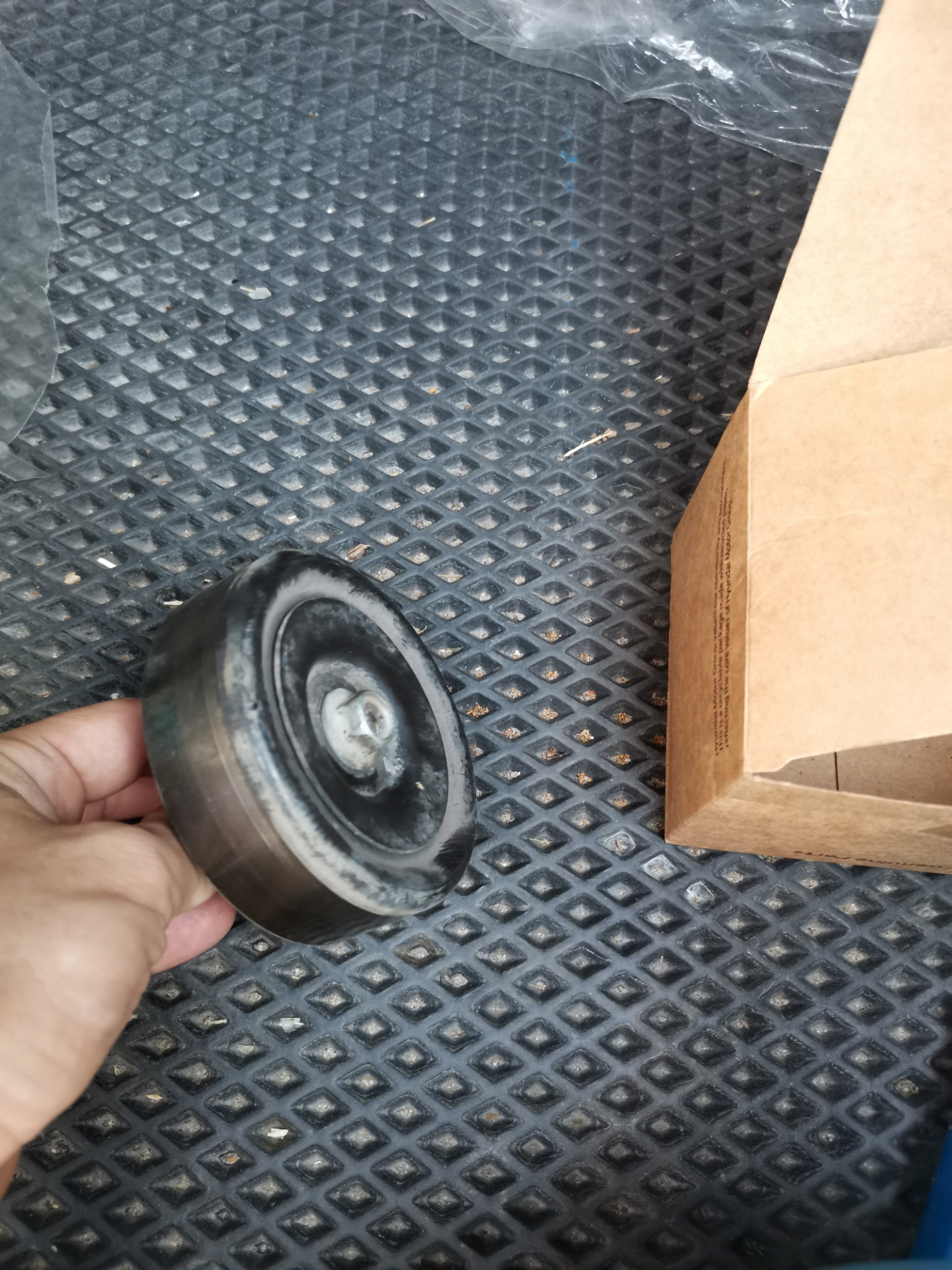 Замена натяжителя ремня генератора, ролика и ремня — Hyundai Solaris, 1 ...