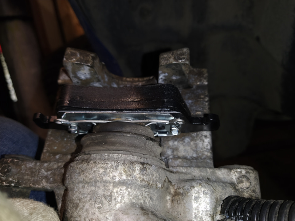 Тормозной шланг суппорта. Шланг тормозной задний газель 3302. Шланг тормозной передний правый митсубиси паджеро 2000г. Тормозной шланг суппорта. Ast тормозной шланг нива.