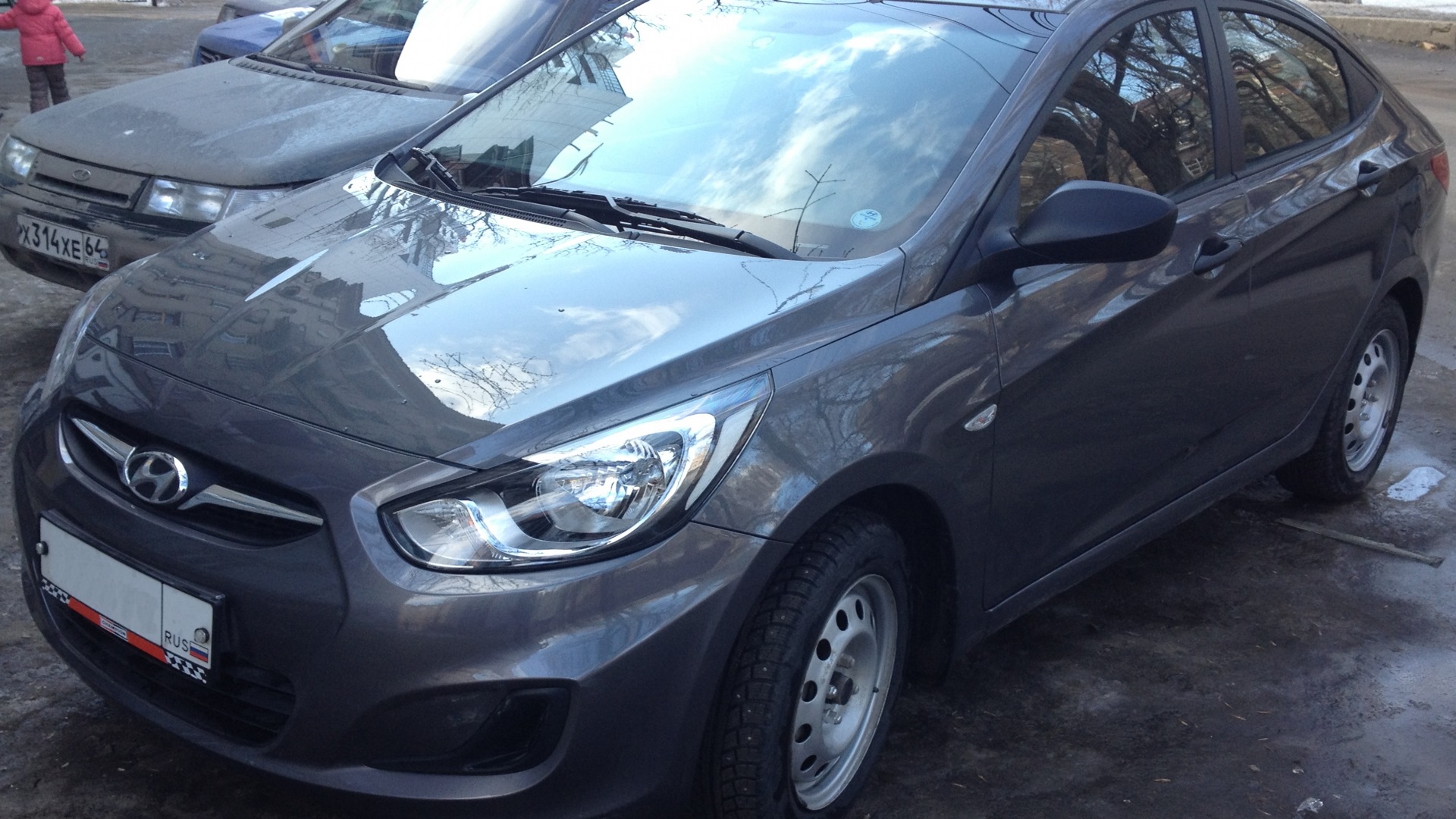 Hyundai Solaris 1.4 бензиновый 2012 | 1.4, carbon на DRIVE2