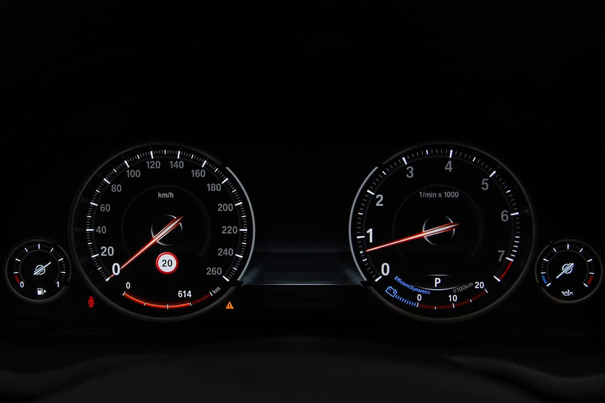 Лед приборной панели. M5 f10 приборка. BMW x3 f25 приборная панель. Приборная панель БМВ м5 ф90 КС. Приборка БМВ 2023.