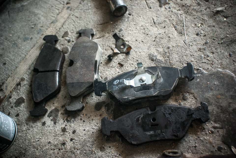 Клинит передние тормоза — BMW 5 series (E28), 2,8 л, 1982 года ...