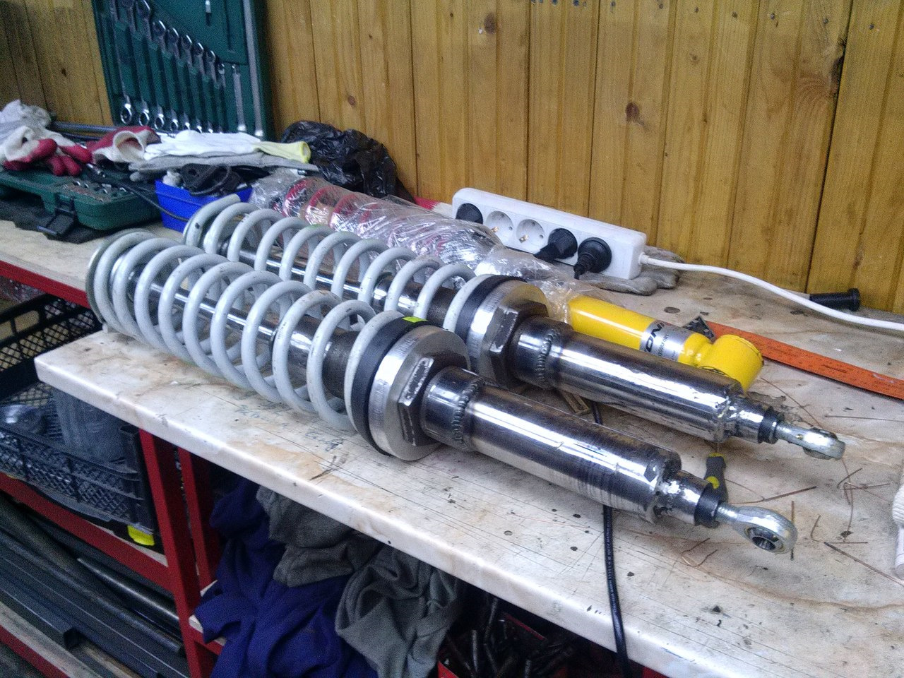 койловеры из амортизаторов маз на уаз. амортизаторы ваз на квадрик. ремонтные стойки разборные. переделка койловеров. из амортизатора.