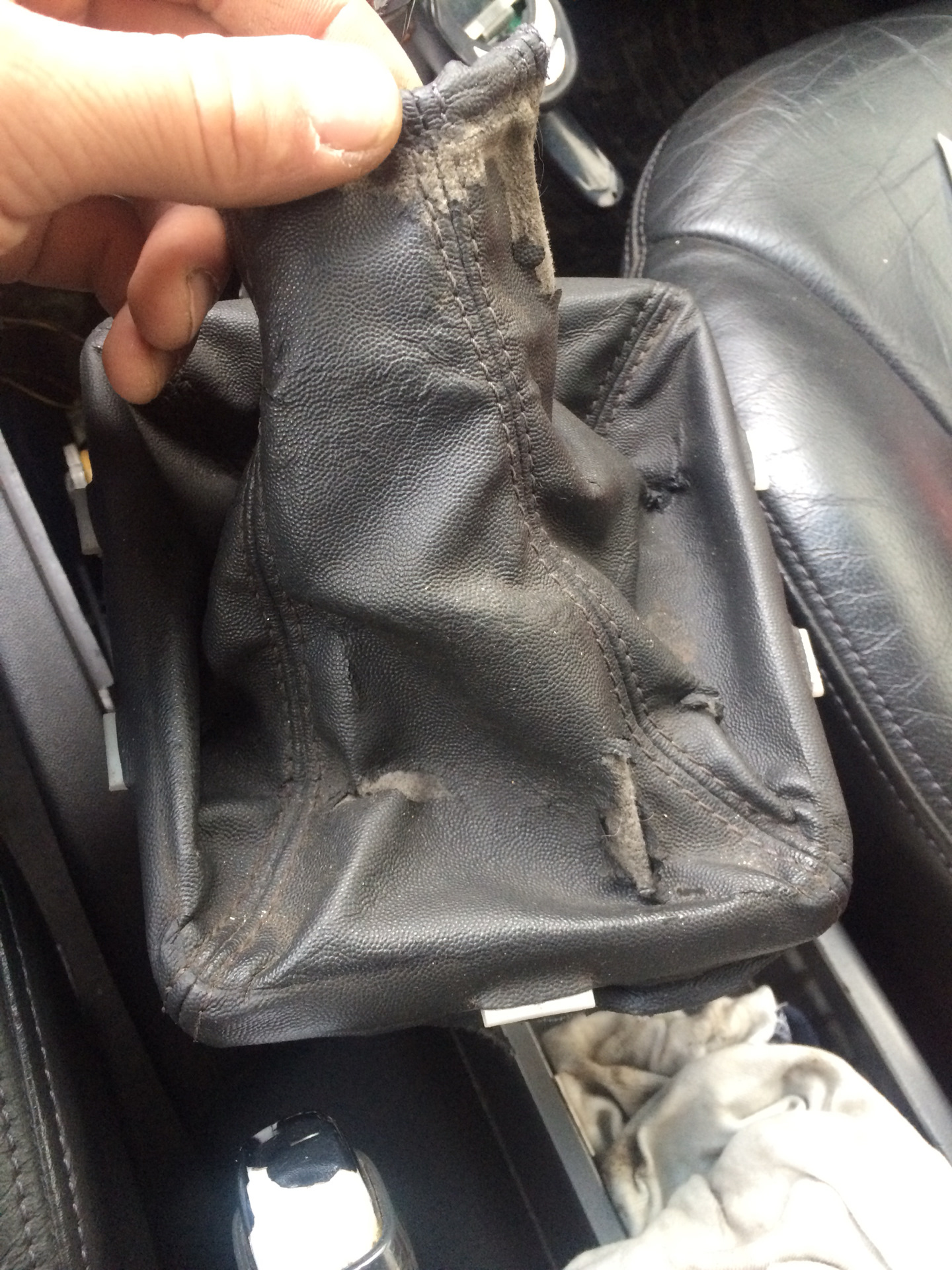 Чехол ручки кпп опель зафира б. Чехол ручки кпп honda civic 7. Коричневый чехол на мкпп. Замена чехла. Замена чехла.