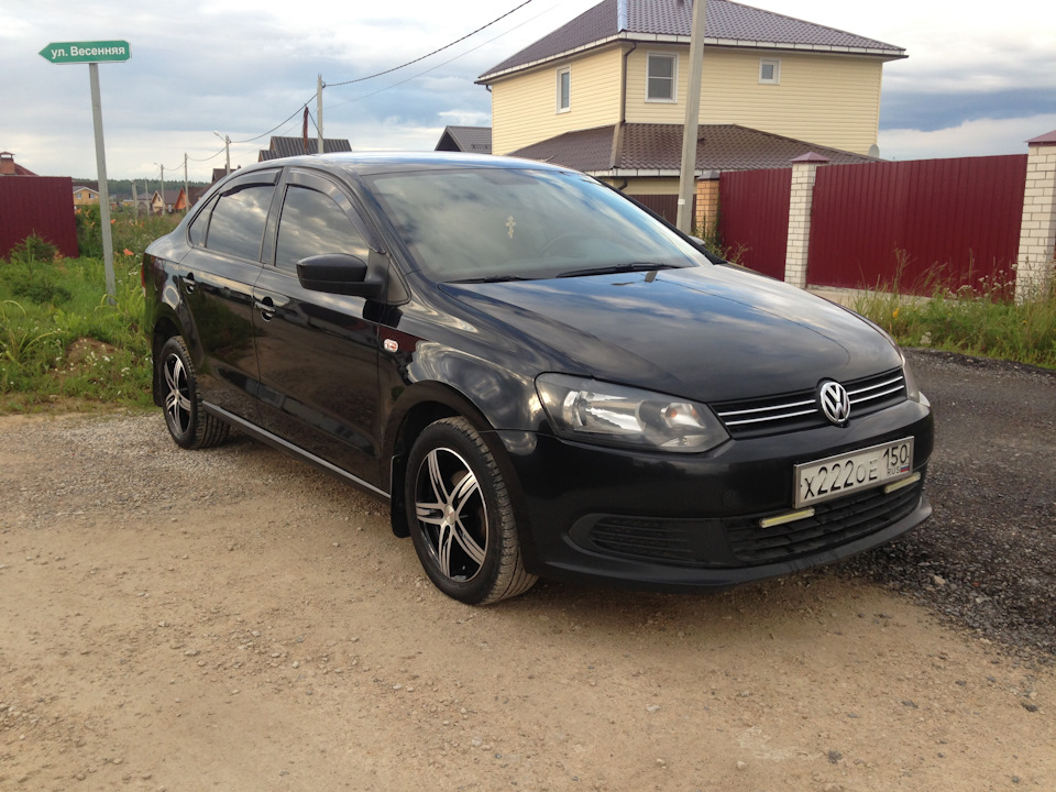 Polo drive2. Polo Volkswagen черная 2011. 2011 Года седан черный поло.