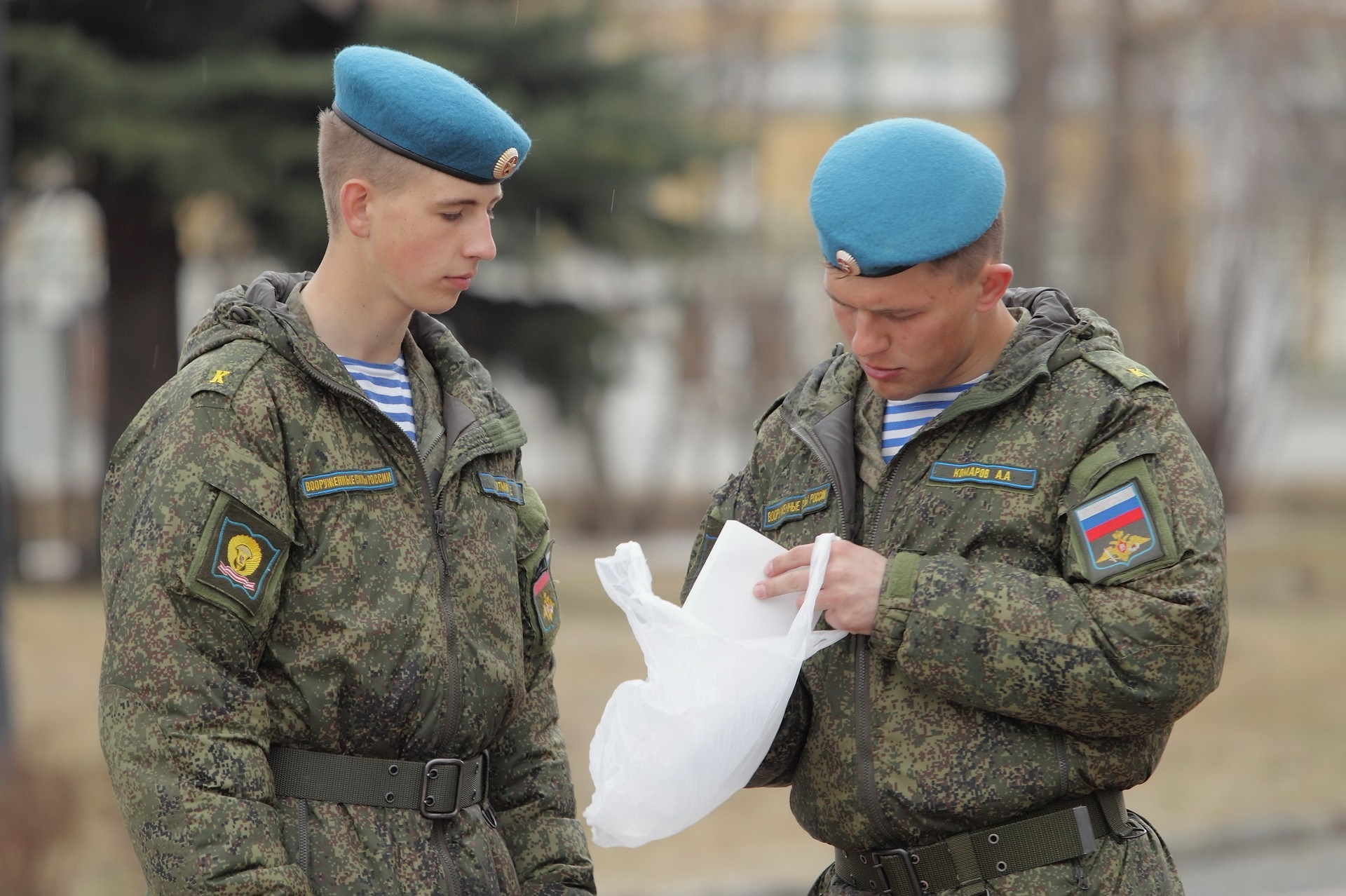 Спецназ вдв десантирование. Форма вдв. Десантник служба. Десантник служба. Воздушно-десантная служба.