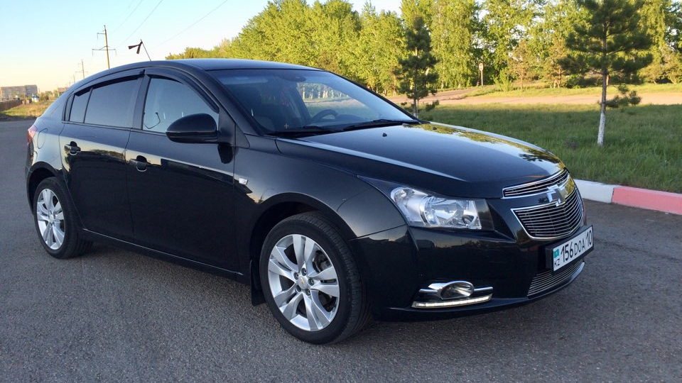 Chevrolet Cruze 2014 хэтчбек черный