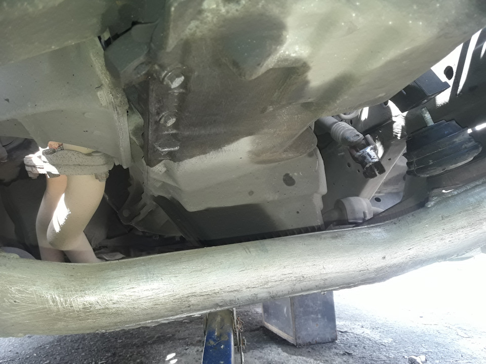 Откручены опоры и домкрат под поддон — BMW 5 series (E39)