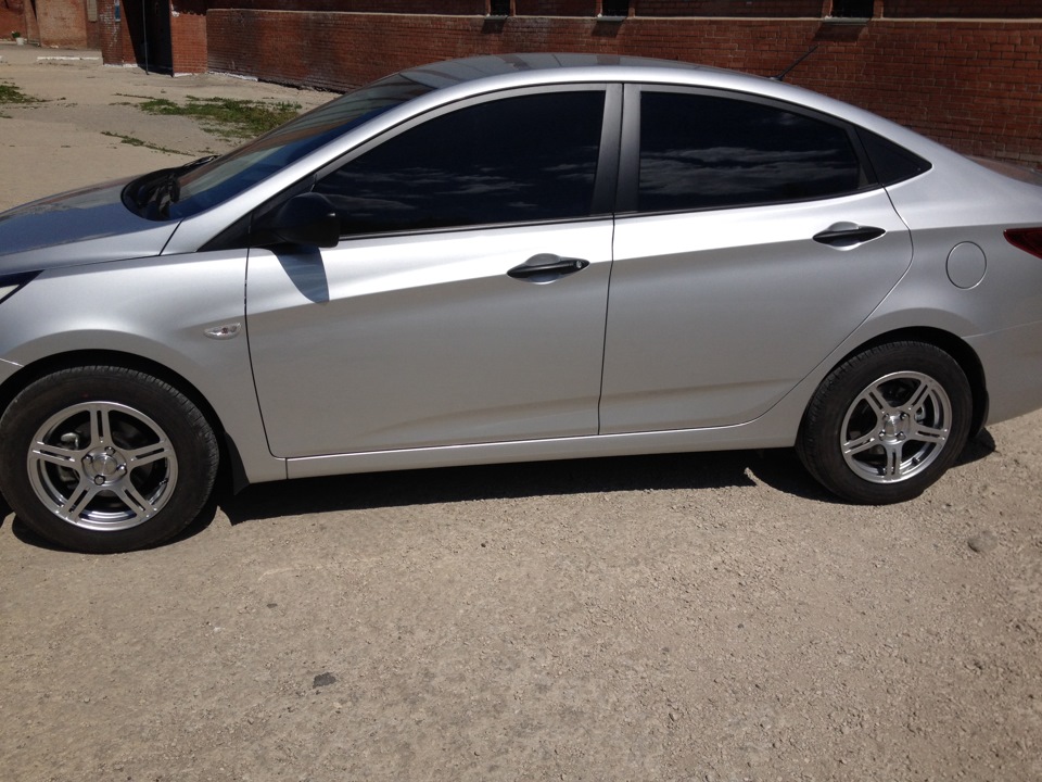 передний хендай солярис 2013 серебристый. хендай солярис к676ву. Hyundai solaris drive2. хендай солярис эконом класса. 4.