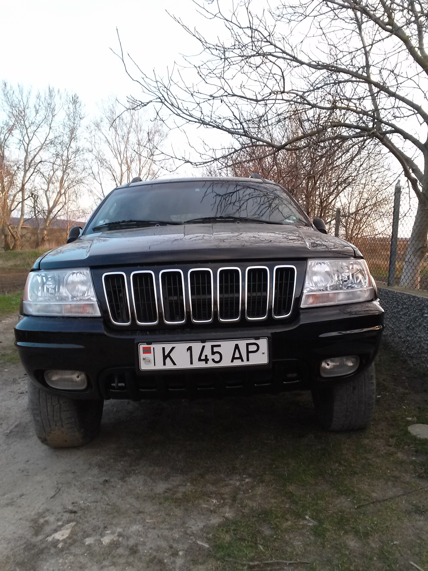 Grand cherokee wj 2.7. Jeep Grand Cherokee WJ квадратные государственные номера. Гранд Чероки вк2 на квадратных номерах. WJ В квадрате.
