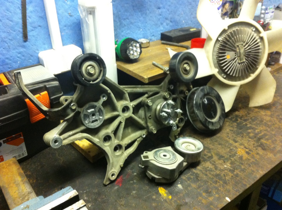 Куча барахла… — Mitsubishi Pajero (4G)