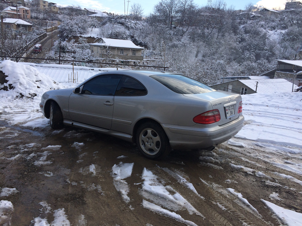 Выпала заглушка (пластмассовая) на подножке — Mercedes-Benz CLK (W208 ...